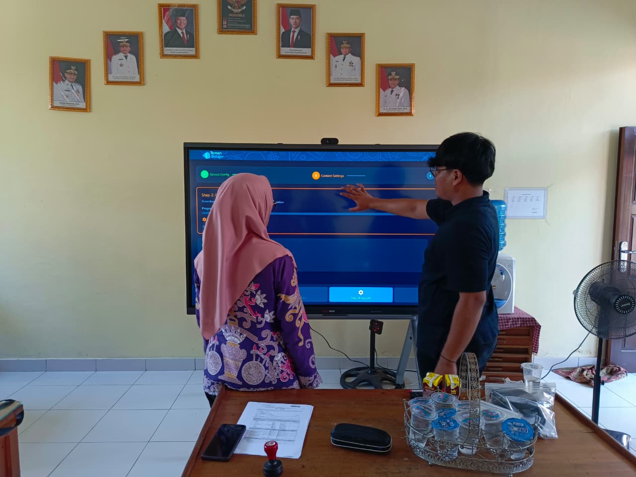 SD Negeri 3 Kereng Bangkirai Terima Bantuan TV Interaktif